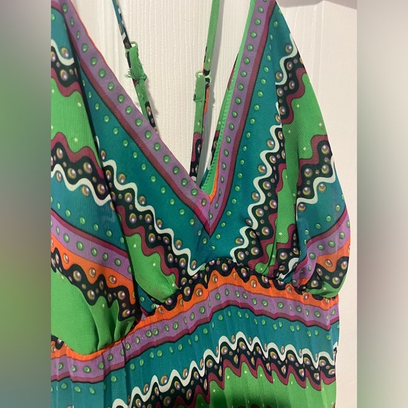 Green maxi dress with accordion pleating - Picture 2 of 5